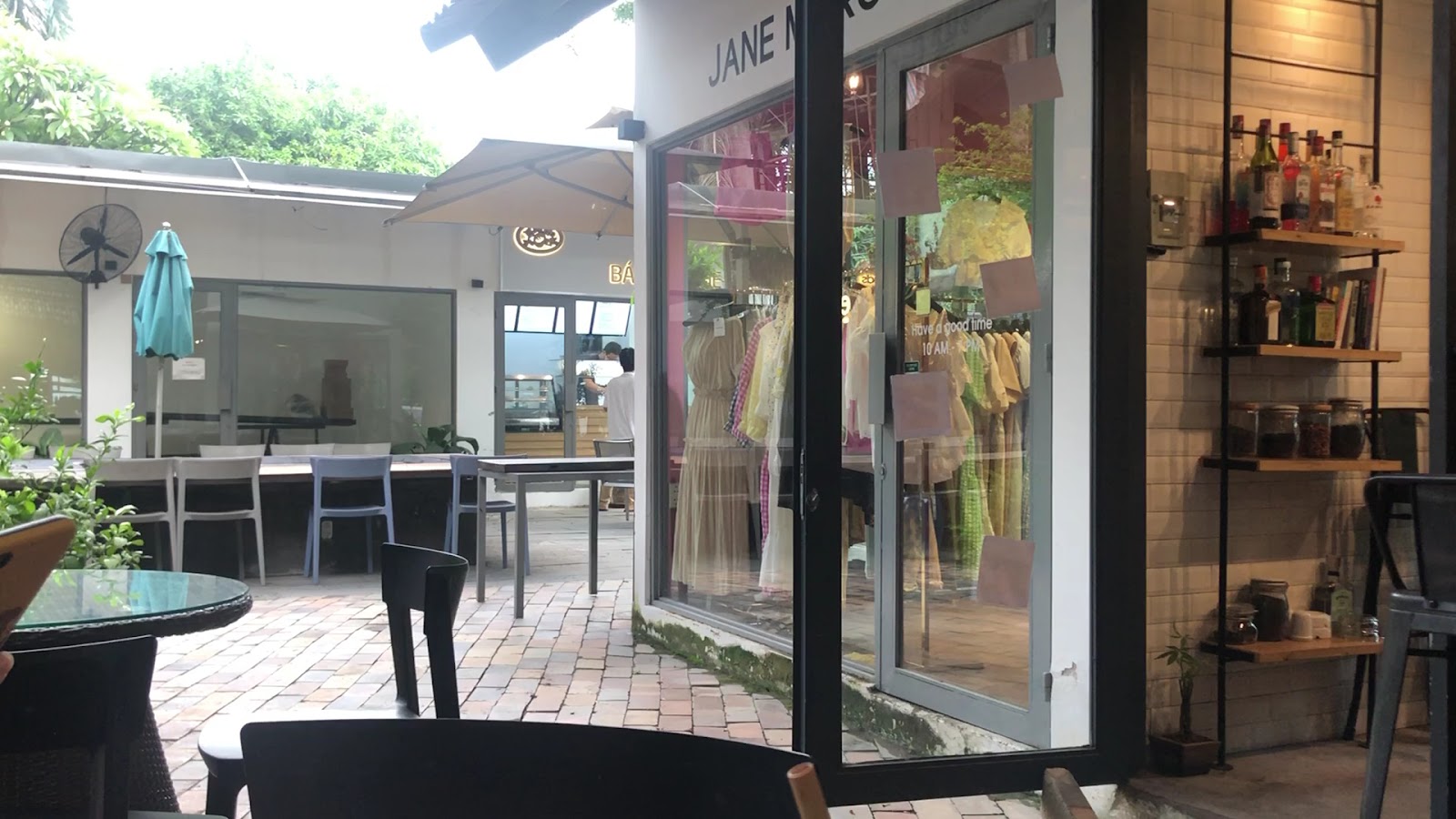 Le Flaneur Cafe & Bar photo 4 in Thao Dien