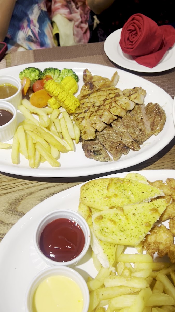 Le Monde Steak Cao Thắng photo 2 in Thao Dien