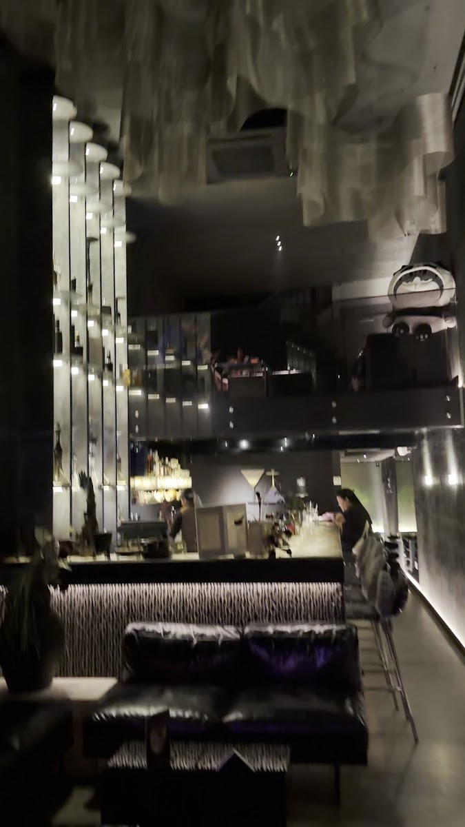 LEZZY HOUSE - Hookah Bar in Thao Dien