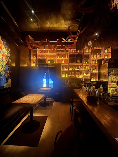 Liquid Store Cocktail bar in Ha Noi - exterior