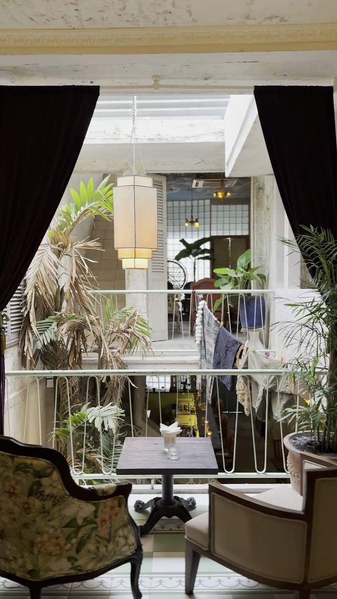 Lulu - Bar & Eatery - Cocktail Bar in Thao Dien