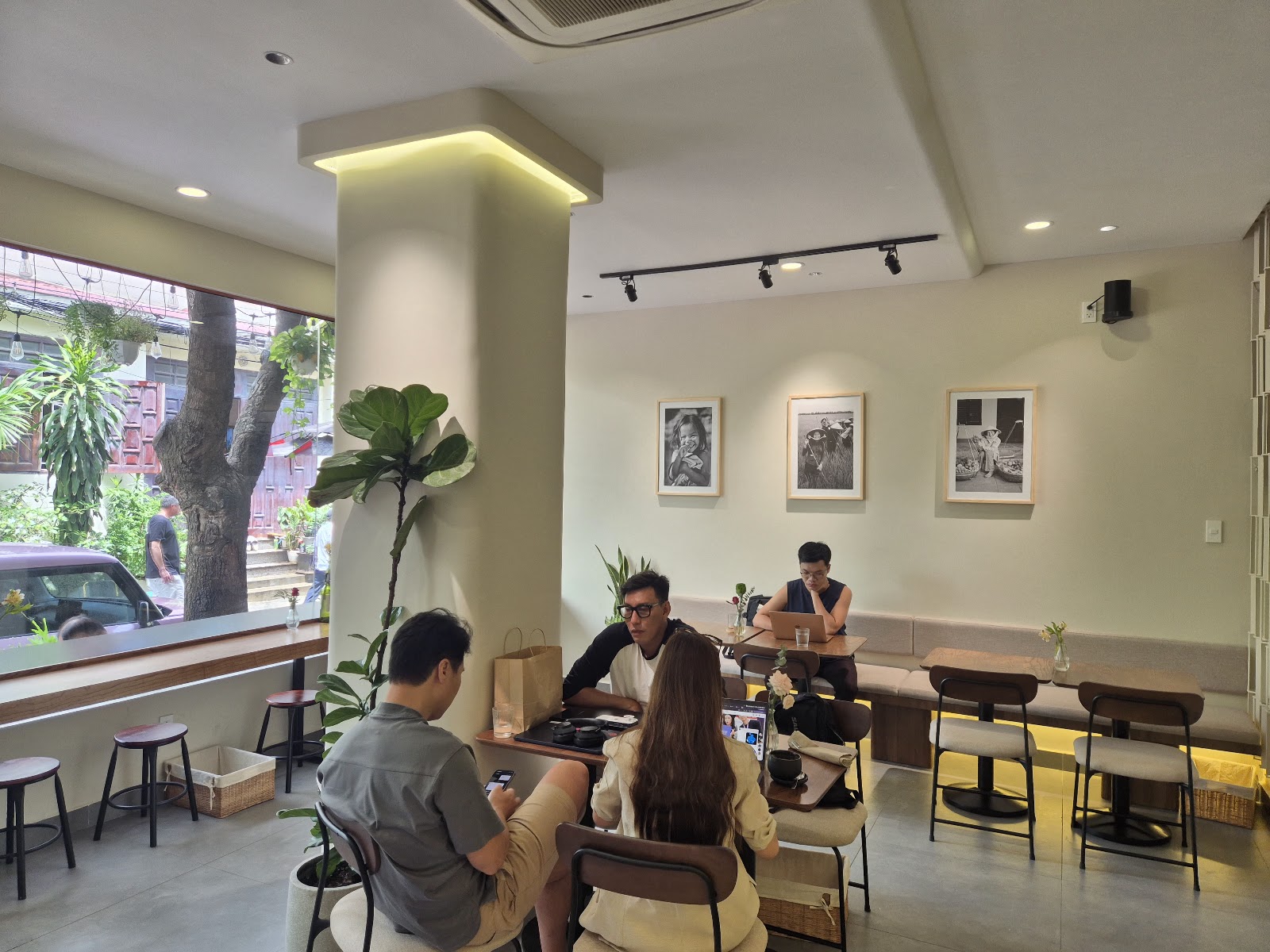 Luna Café & Wine Bar photo 6 in Thao Dien