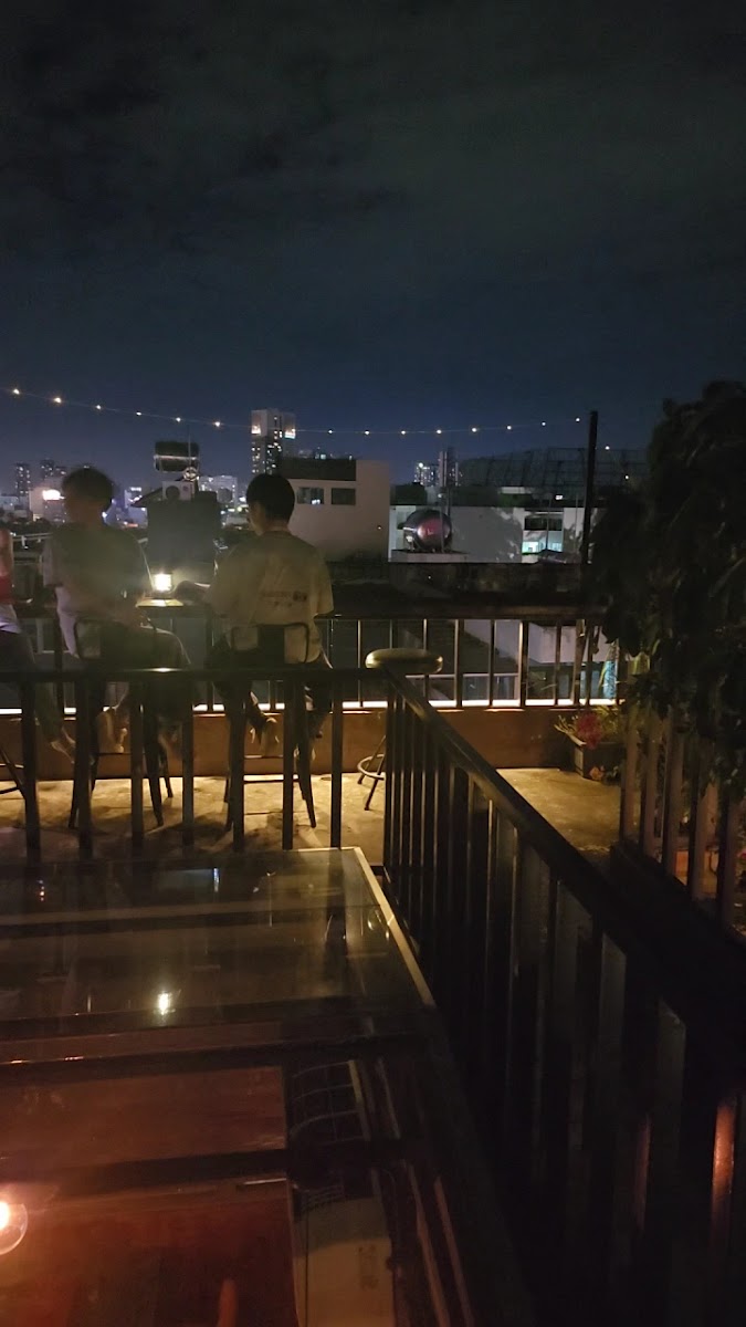 Luna & Co. - Rooftop Bar photo 3 in Thao Dien
