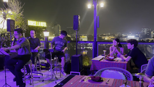 Luna Restaurant & Skybar photo 3 in Thao Dien