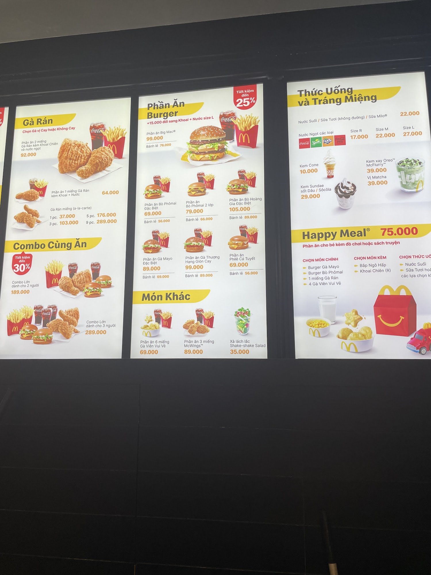 The image displays a McDonald's menu board in Vietnamese, featuring sections like 'Gà Rán' (Fried Chicken), 'Phần Ăn Burger' (Burger Meals), 'Thức Uốn