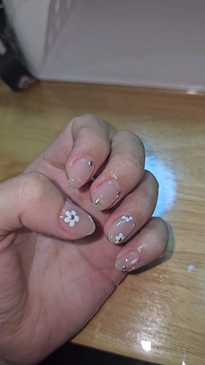 Meadow Nails - Thảo Điền - Spas & Wellness in Thao Dien