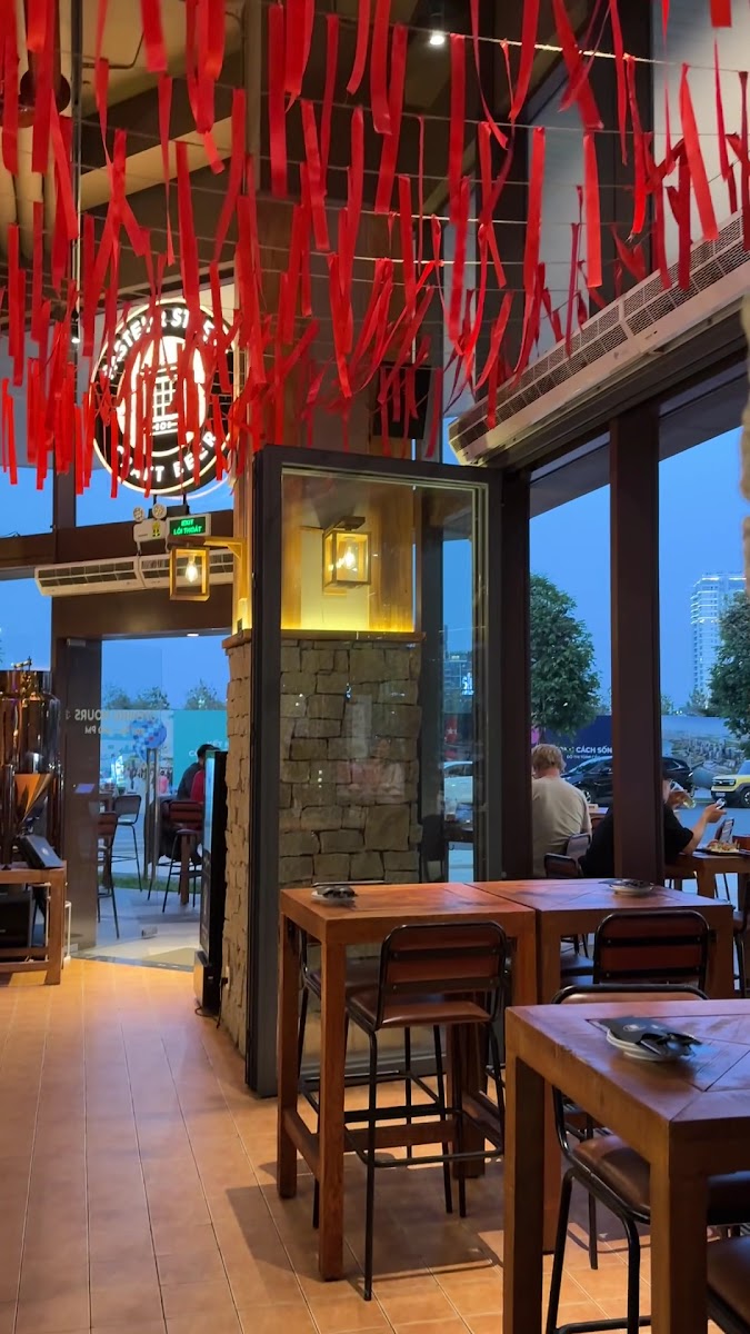 Metropole Taproom – Local Craft Beer by Pasteur Street - Restaurant in Thao Dien