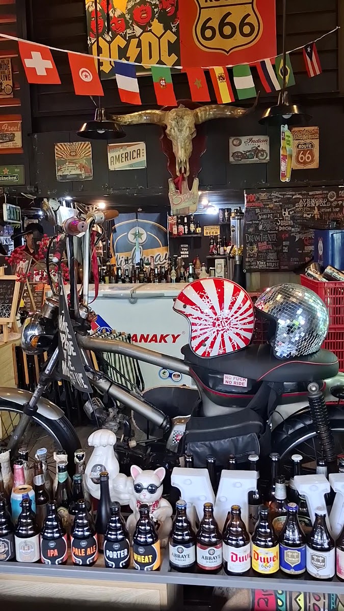 Midway Cafe - Brewpub in Thao Dien