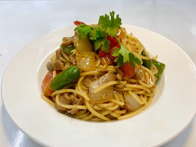 Stir-Fried Noodles with Vegetables and Meat