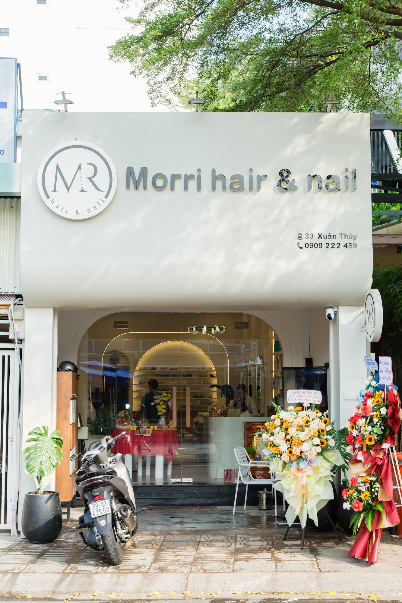 Morri hair & nail Barber shop in Thao Dien - exterior