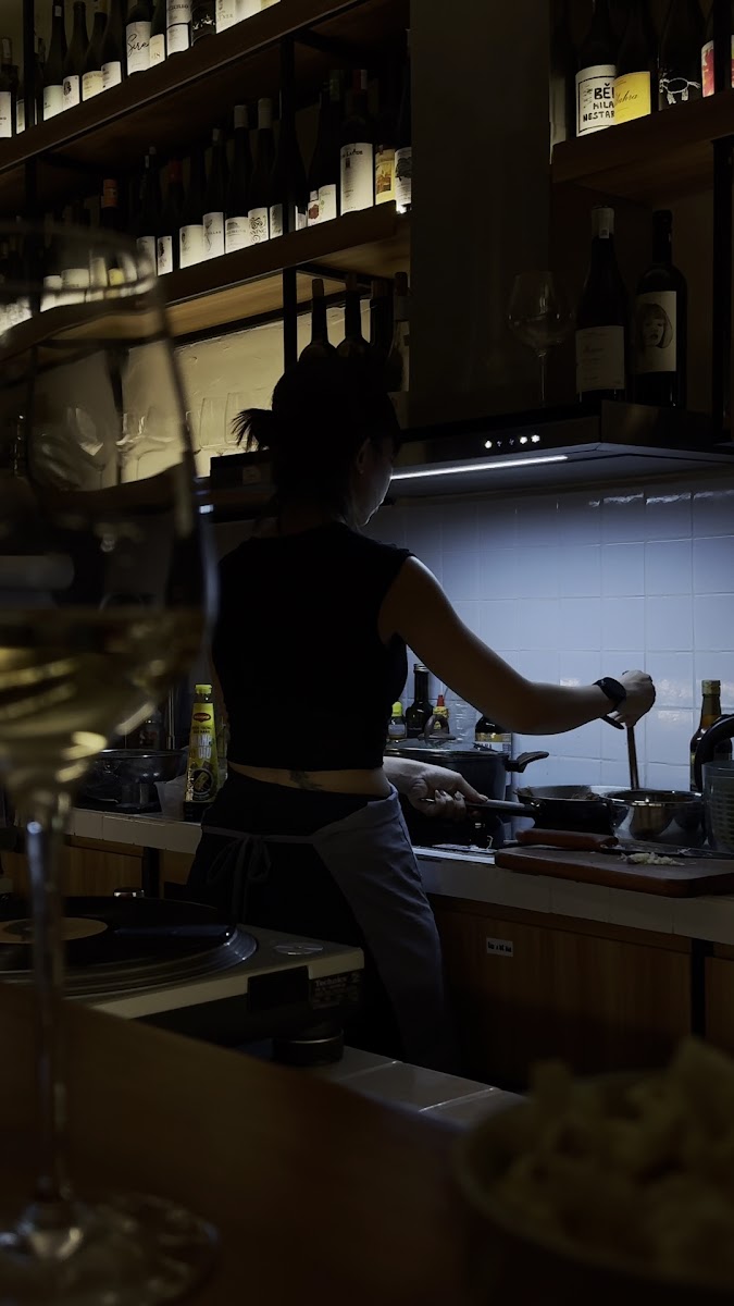 Mowe Wine Space - Wine Bar in Thao Dien