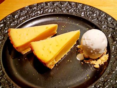 Cheese Cake with Vanilla Ice Cream