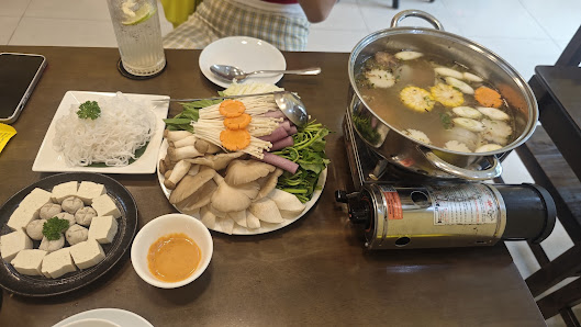 Lẩu (Vietnamese hot pot)