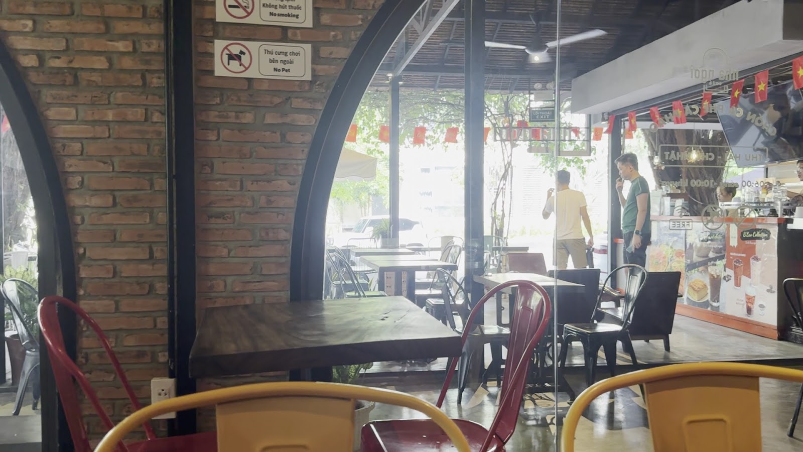 Nha Ngoi coffee - Coffee Shop in Thao Dien