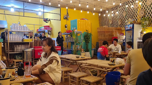 Ốc Quậy Seafood restaurant in Ho Chi Minh City - exterior