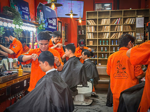 Đông Tây Barber Shop Thao Dien photo 7 in Thao Dien