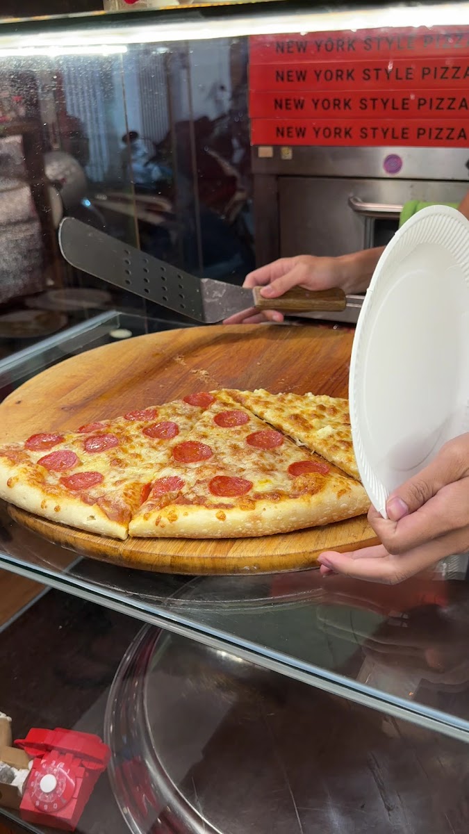 Paper Plate Pizza - NY Style Pizza - Pizza Restaurant in Thao Dien