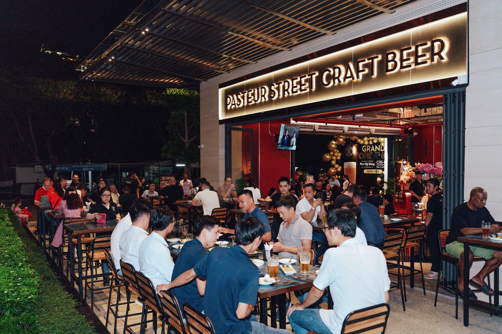Pasteur Street Craft Beer Phú Mỹ Hưng - Premium Local Craft Beer in HCMC - Restaurant in Thao Dien