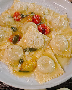 Ravioli with Cherry Tomatoes and Cheese