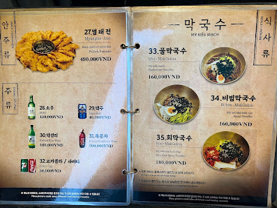 The image displays a two-page menu from a restaurant in Thao Dien, Saigon. The left page features '27. 태전' (a fried dish) priced at 480,000 VND, along