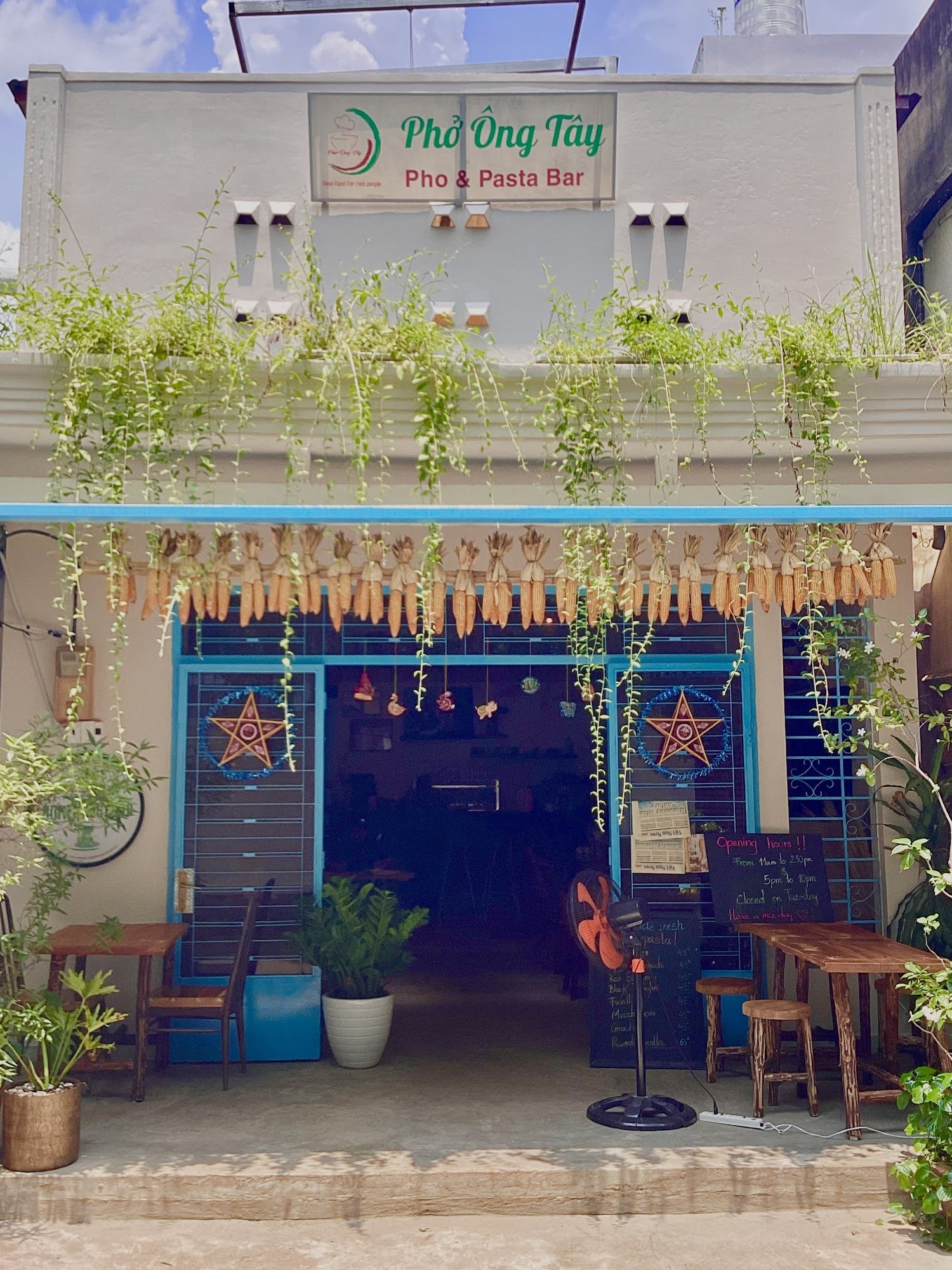 Pho Ong Tay Pho & Pasta Bar - Italian in Thao Dien