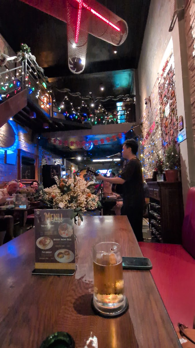 PHƯƠNG’S RETRO BAR - French in Thao Dien