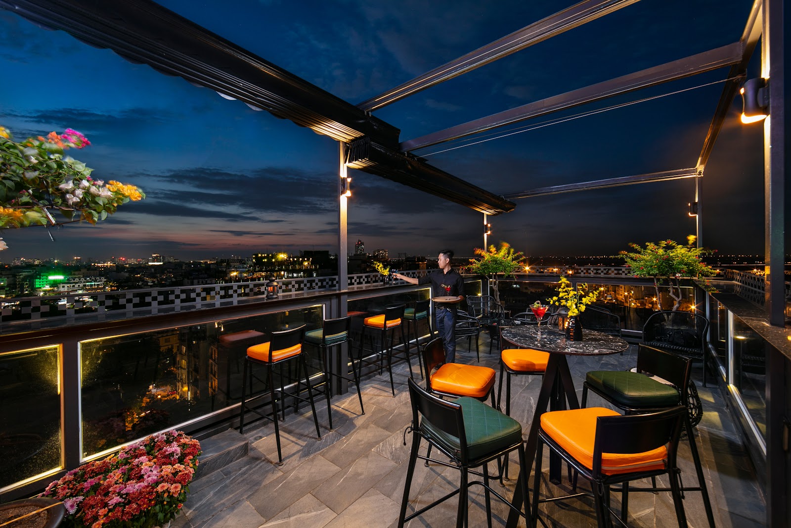 Pine & Dine Skybar and Restaurant photo 4 in Ha Noi