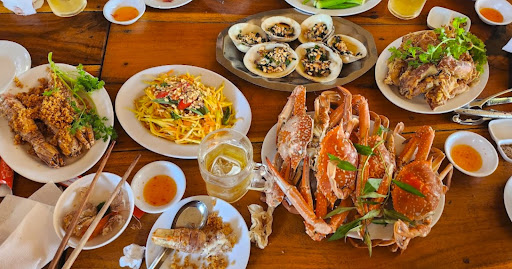 Quán Nhậu HaHa Dzô Cái Nha Seafood restaurant in Thao Dien - exterior