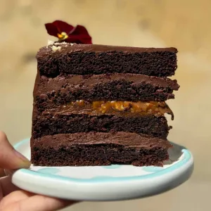 Chocolate cake with caramel and nuts (super chocolatey!) - (included VAT) at Rawberry