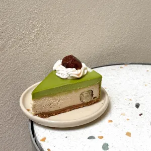 Apricot Cheesecake with matcha ganache at Rawberry