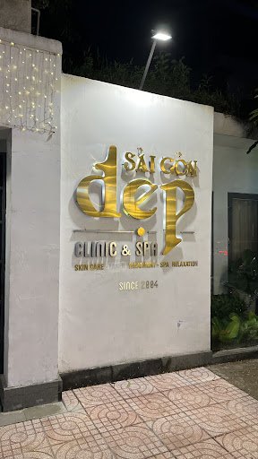 The image shows an exterior view of a clinic and spa establishment named 'Sai Gon Dep Clinic & Spa'. The signage is prominently displayed on the wall,