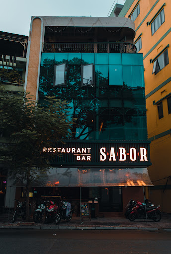 Sapiens House - SIZZLING LAVA BURGERS & CAFE Hamburger restaurant in Ho Chi Minh City - exterior