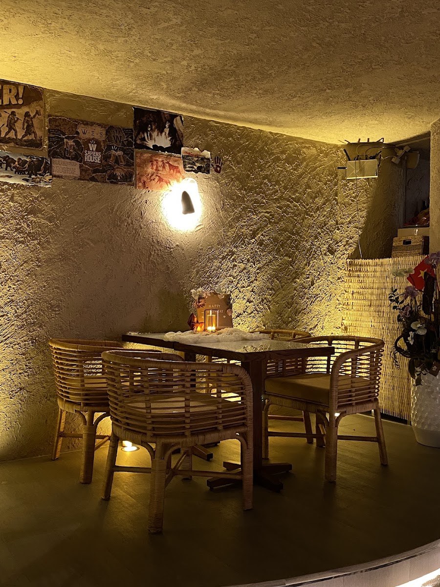 Sapiens House - SIZZLING LAVA BURGERS & CAFE photo 3 in Thao Dien