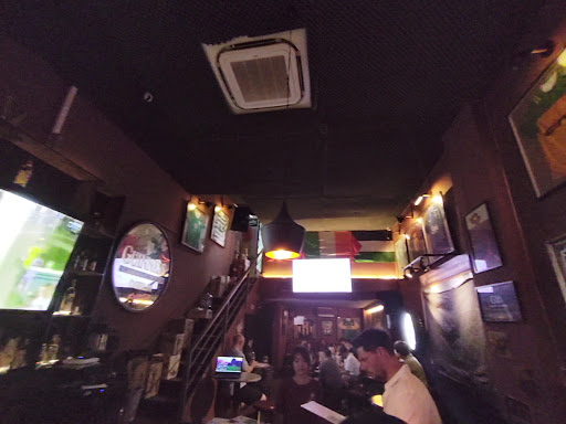 The Rabbit Hole Irish Sports Bar photo 2 in Thao Dien
