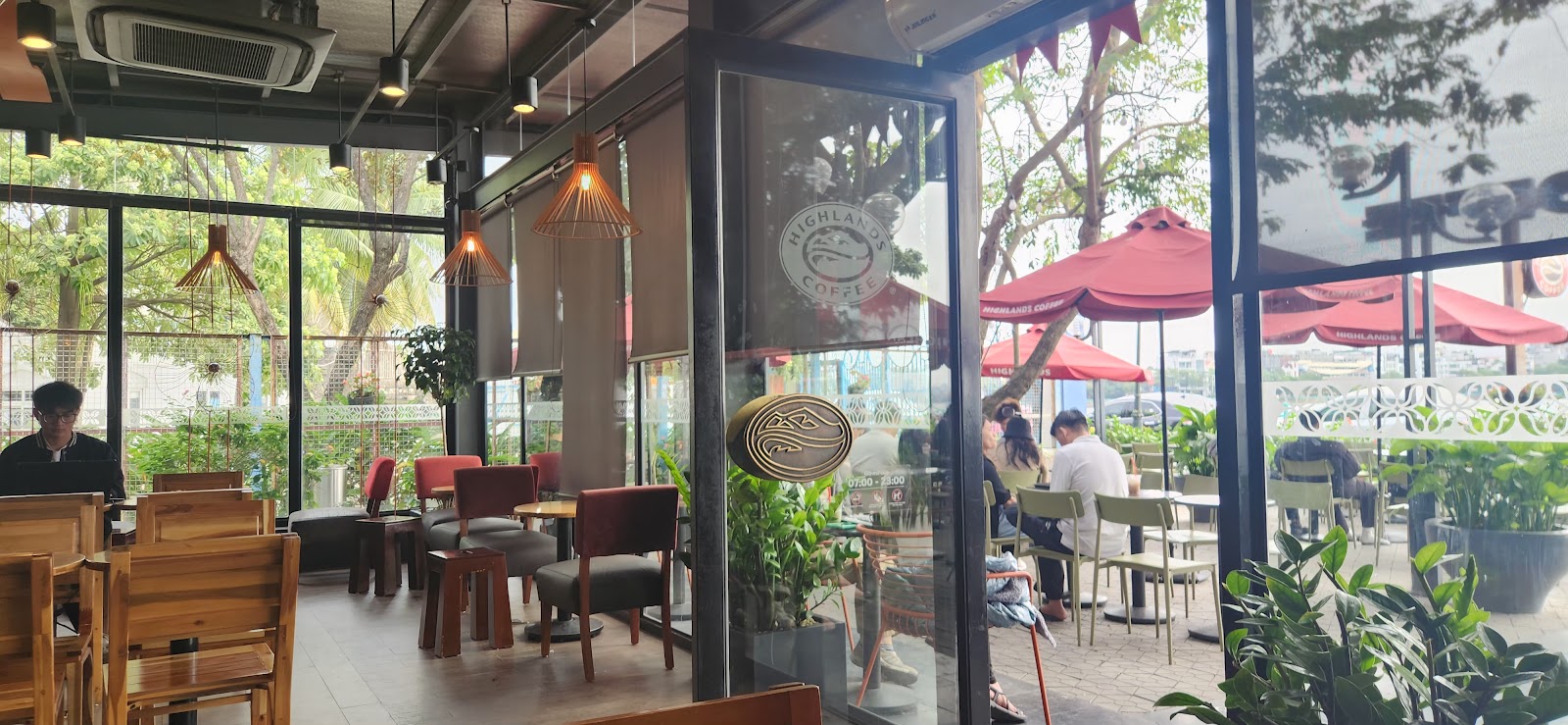 Highlands Coffee Công Viên Nước Hồ Tây photo 8 in Ha Noi