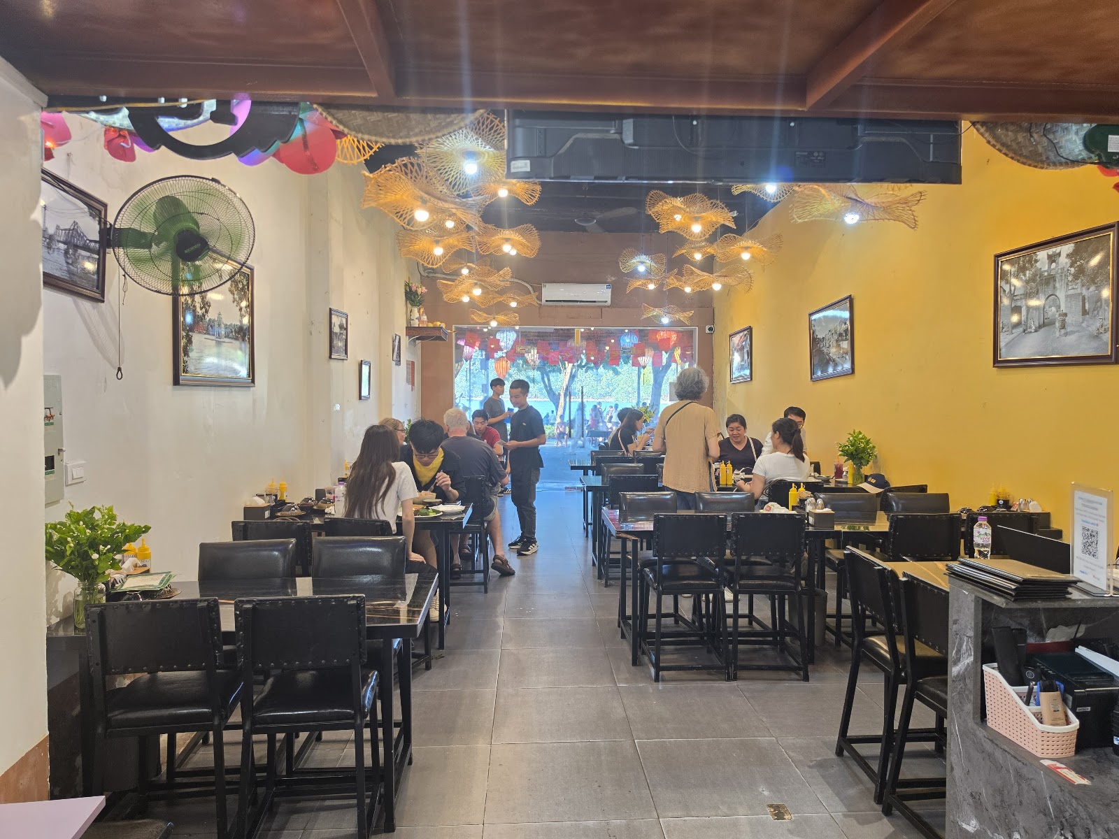 Lake view 1983 traditional vietnamese & vegan restaurant photo 4 in Thao Dien