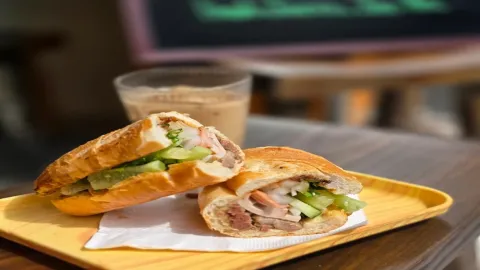 Bánh Mì Bami Bread - 330 Lạc Long Quân photo 8 in Ha Noi