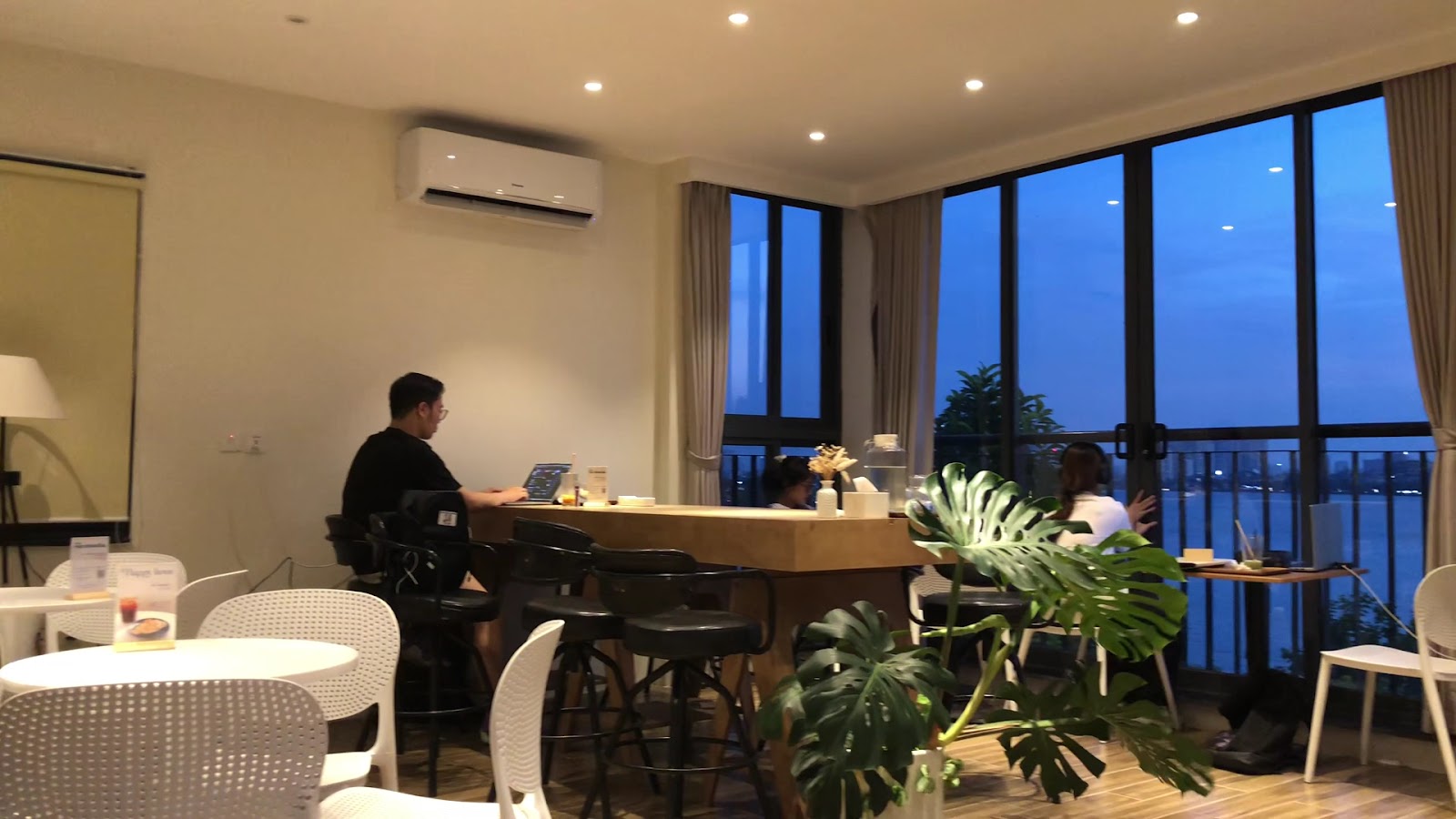 MEER Cafe & Terrace bar photo 5 in Ha Noi
