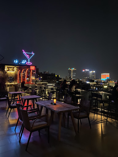 SkyOn9 Rooftop Bar - Hoan Kiem photo 4 in Ha Noi