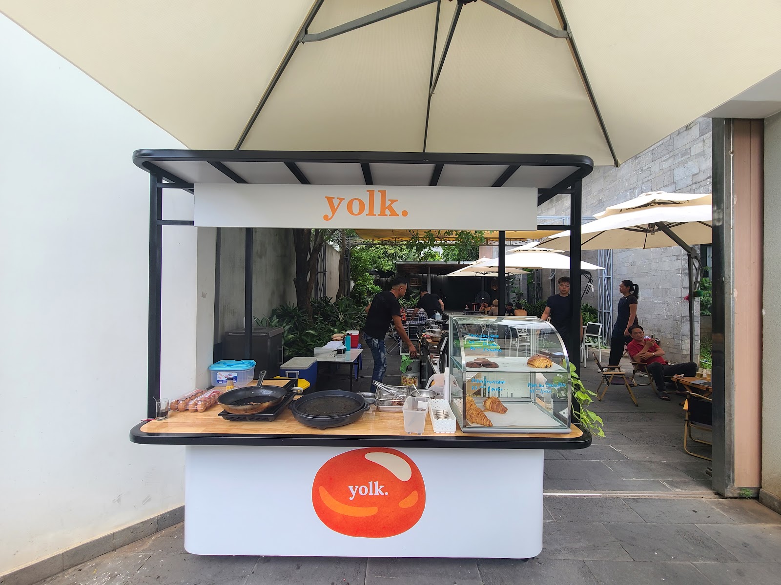 Yolk Cafe Bistro in Ho Chi Minh City - exterior