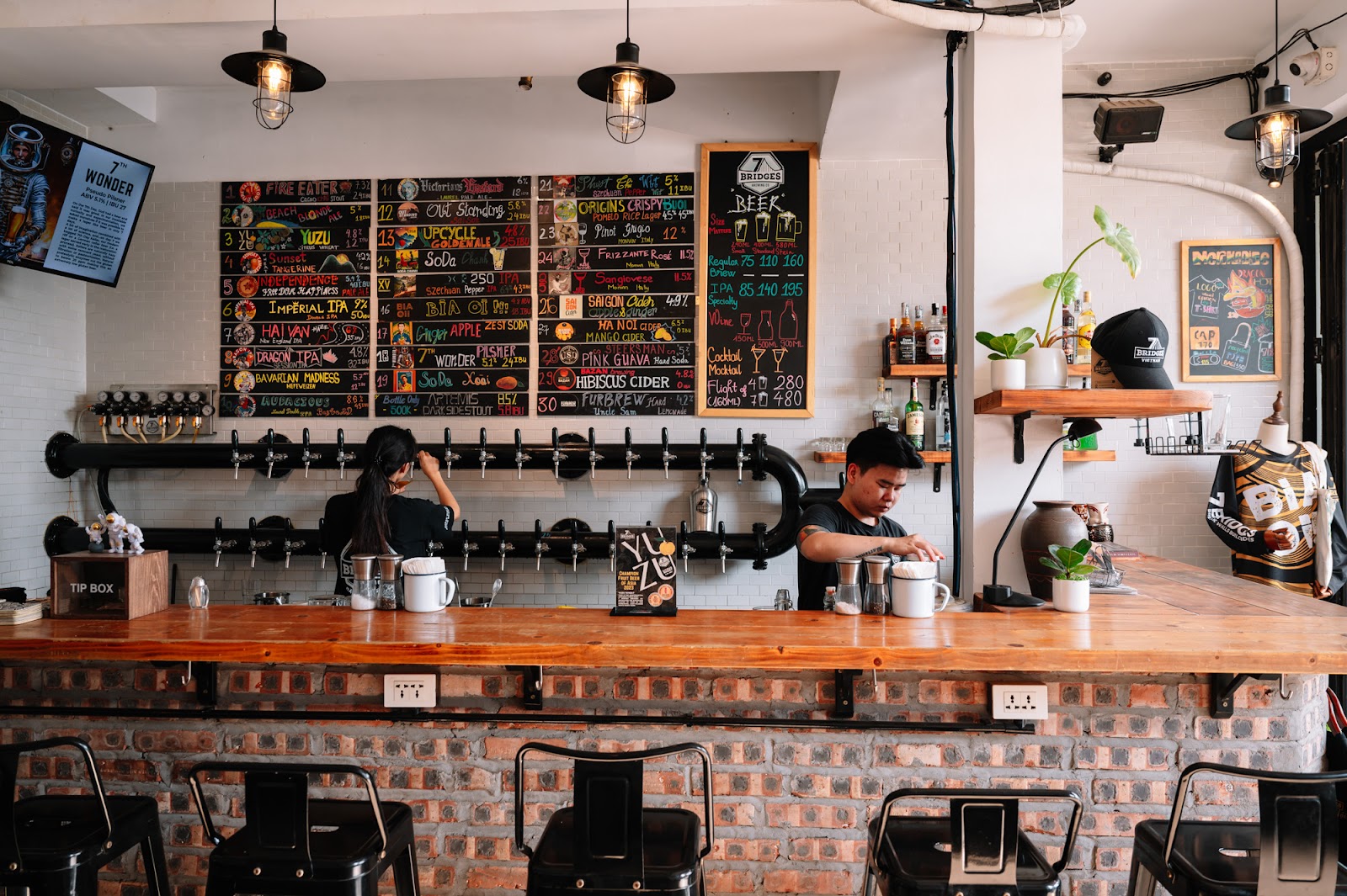 7 Bridges Hanoi Taproom photo 8 in Thao Dien