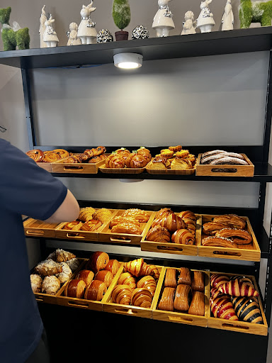 Tywi B. - House of Croissants & Baguettes photo 8 in Thao Dien