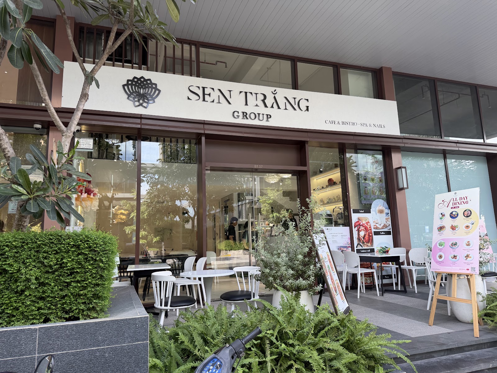 Sen Trắng Cafe - Bistro - Izakaya - Japanese Restaurant in Thao Dien