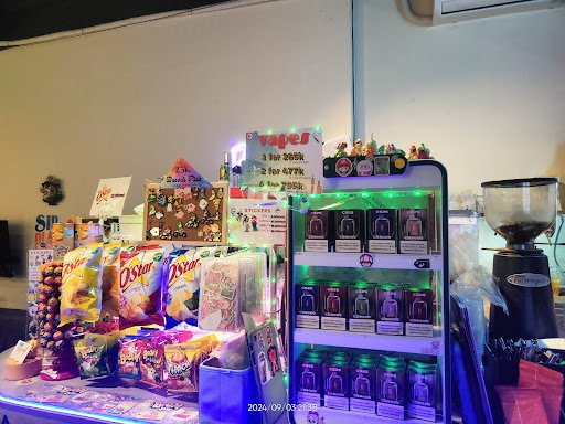 Sip N Play [Board & Video Games Bar] photo 4 in Thao Dien