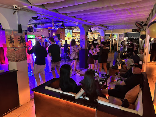 Sky 9 Bar Saigon photo 4 in Thao Dien