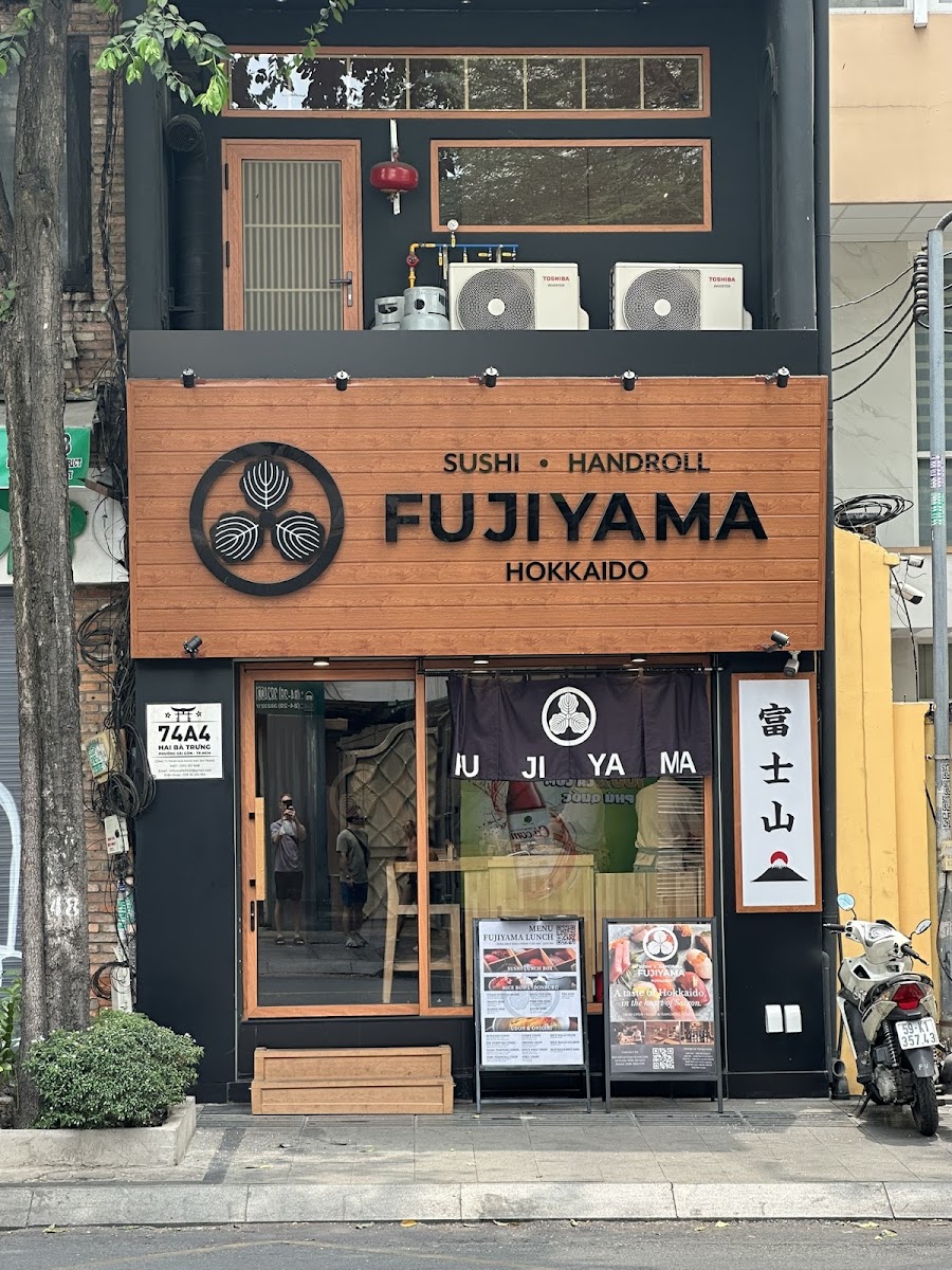 SUSHI & HANDROLL FUJIYAMA - Sushi Restaurant in Thao Dien
