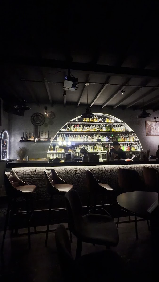 Symposium Cocktail Bar & Lounge - Cocktail Bar in Thao Dien