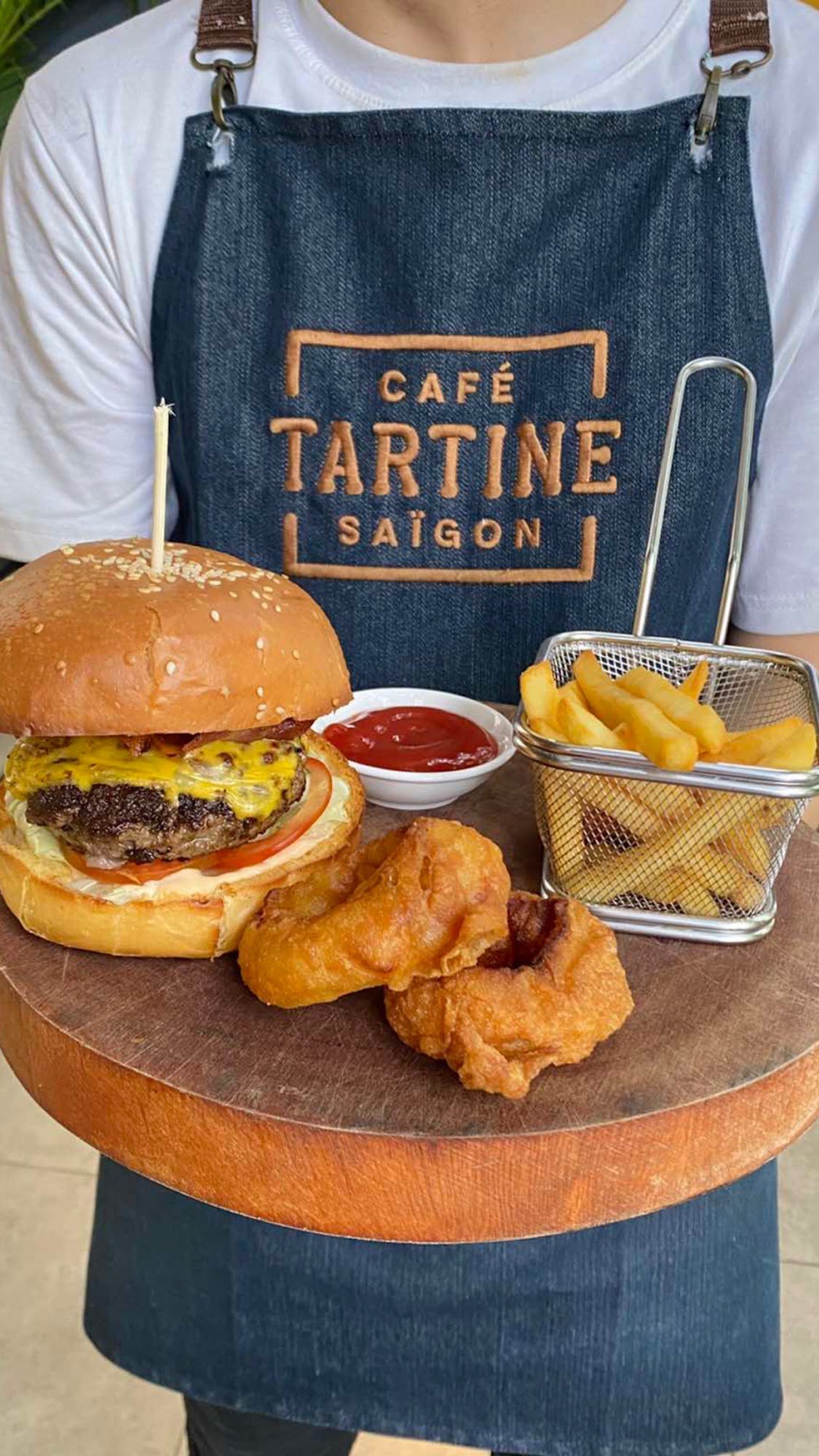 Cheeseburger with Fries and Onion Rings