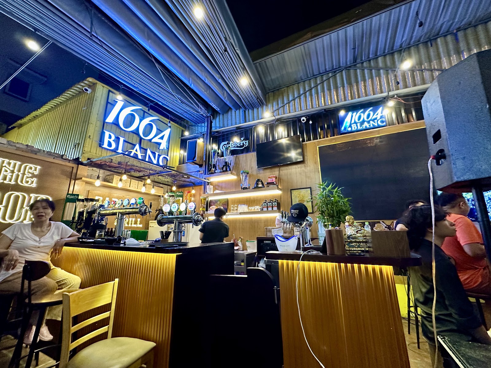 The Hood - Beer & Food photo 7 in Thao Dien
