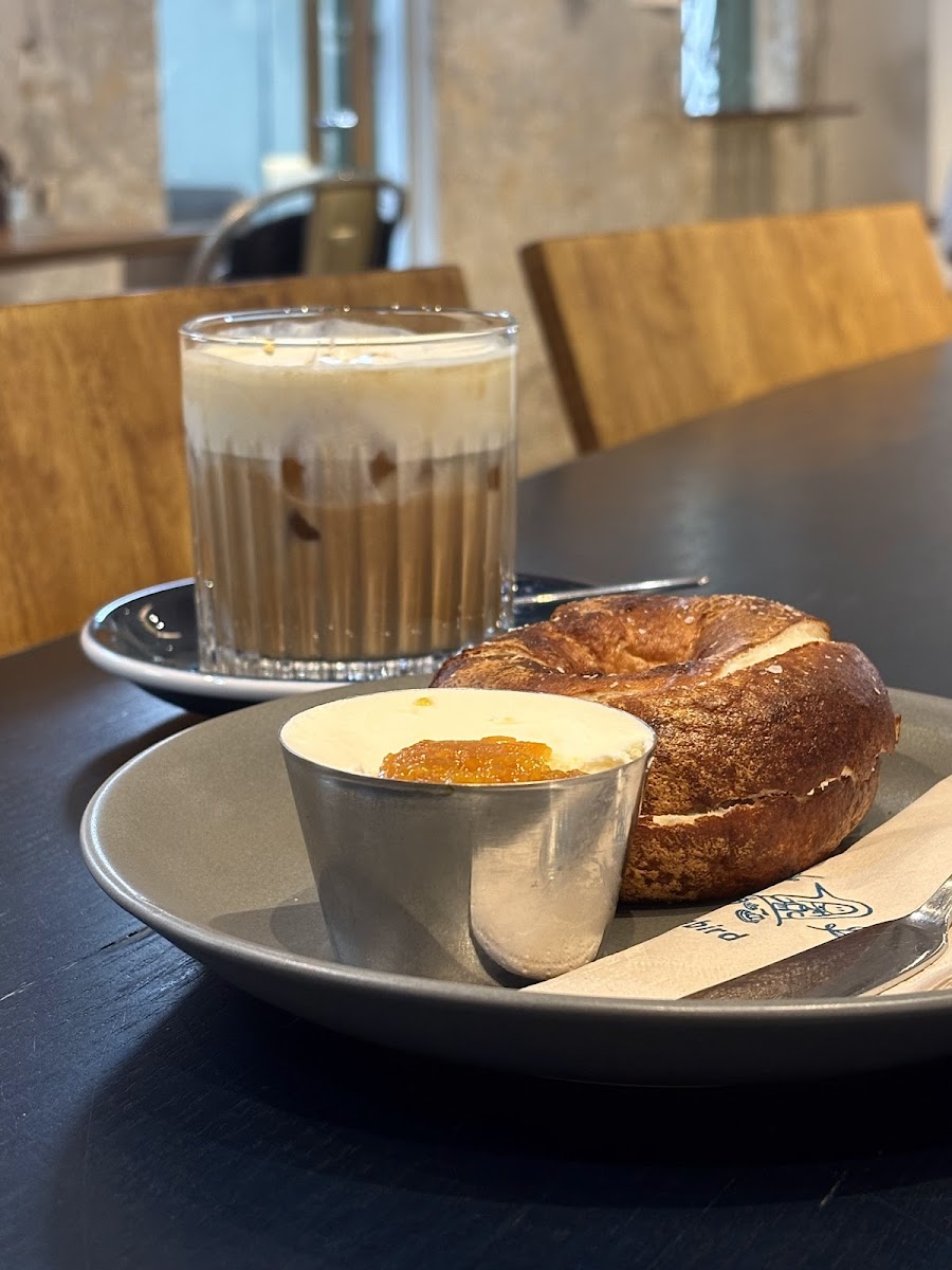 Bagel with cream cheese